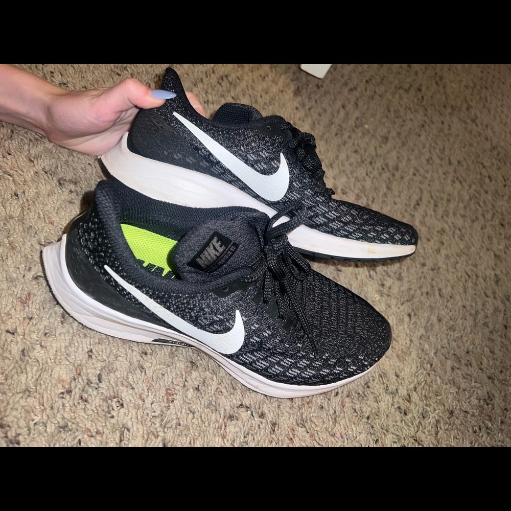 nike running shoes in black